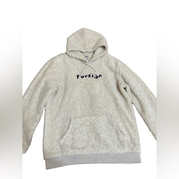 Foreign Sweatshirt - Picture 10 of 11